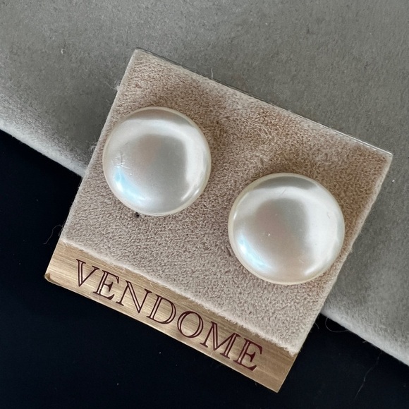 Vendome White Pearl Earrings - Picture 6 of 6